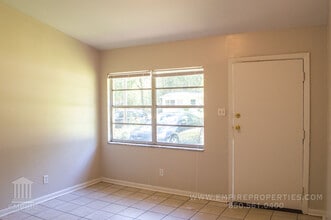 2053 Warwick St in Tallahassee, FL - Building Photo - Building Photo