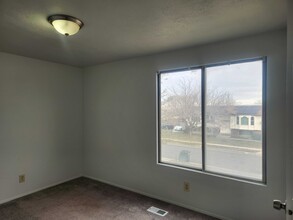 6275 W 4305 S in West Valley City, UT - Building Photo - Building Photo