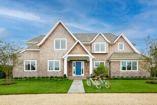 30 Rosko Ln in Southampton, NY - Building Photo