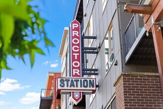 Proctor Station in Tacoma, WA - Foto de edificio - Building Photo