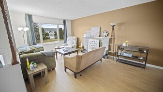 4 Glover Pl in St John's, NL - Building Photo