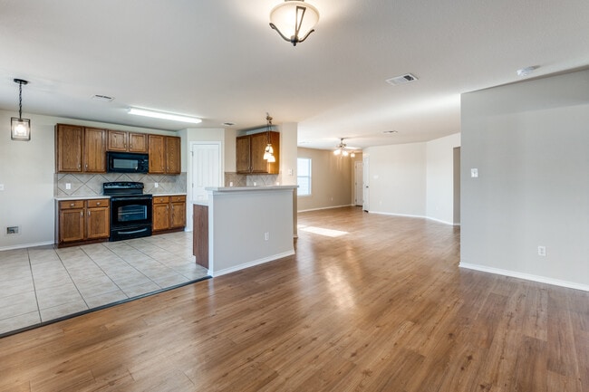 361 Prickly Pear Dr in Cibolo, TX - Building Photo - Building Photo