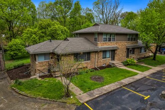 Hanssler Court Apartments in Peoria, IL - Building Photo - Building Photo