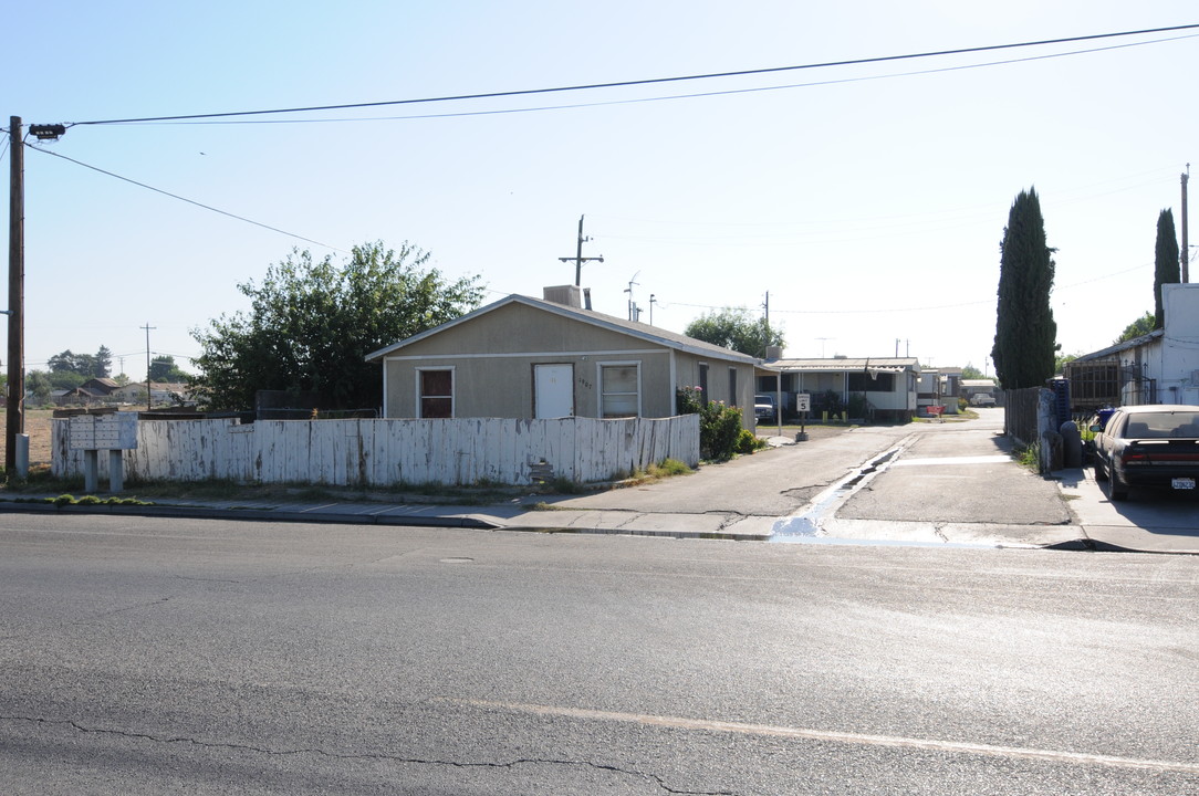 1907 Dairy Ave in Corcoran, CA - Building Photo