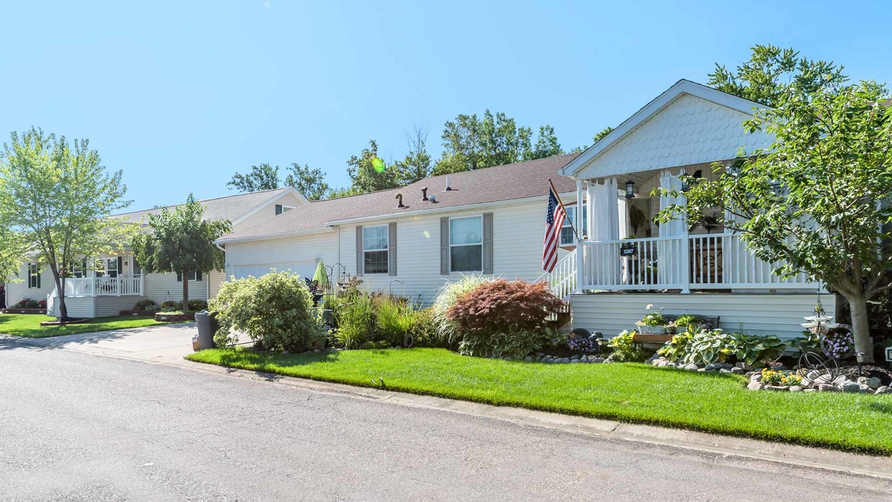 Northville Crossing in Northville, MI - Building Photo