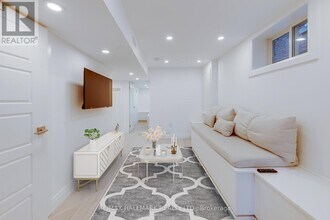 210 Parkmount Rd in Toronto, ON - Building Photo - Building Photo