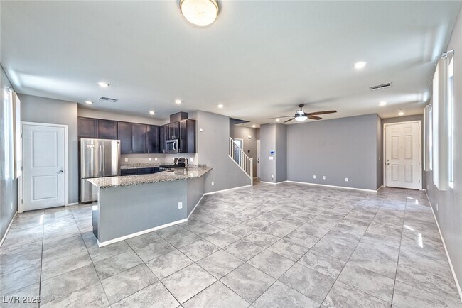 7975 Jaspence St in Las Vegas, NV - Building Photo - Building Photo
