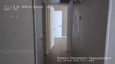 7113 N 68th Dr-Unit -4 in Glendale, AZ - Foto de edificio - Building Photo