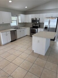 3715 Oasis Blvd in Cape Coral, FL - Building Photo - Building Photo