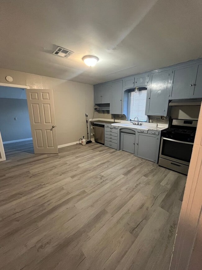 property at 116 W Beech St