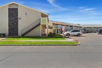 Las Rocas in Houston, TX - Foto de edificio - Building Photo