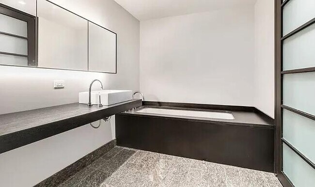 20 Pine St in New York, NY - Building Photo - Building Photo