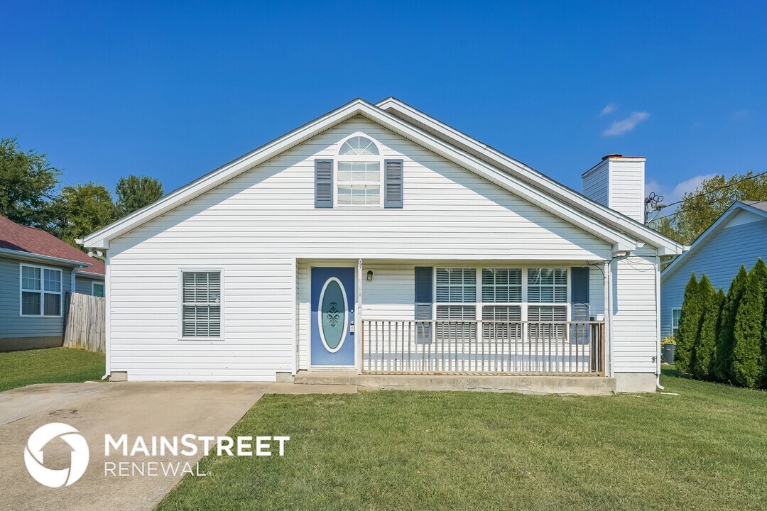 501 Cedar Park Cir in La Vergne, TN - Building Photo
