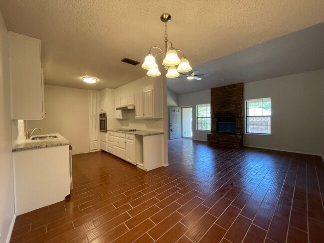 206 S Nolan River Rd in Cleburne, TX - Building Photo - Building Photo
