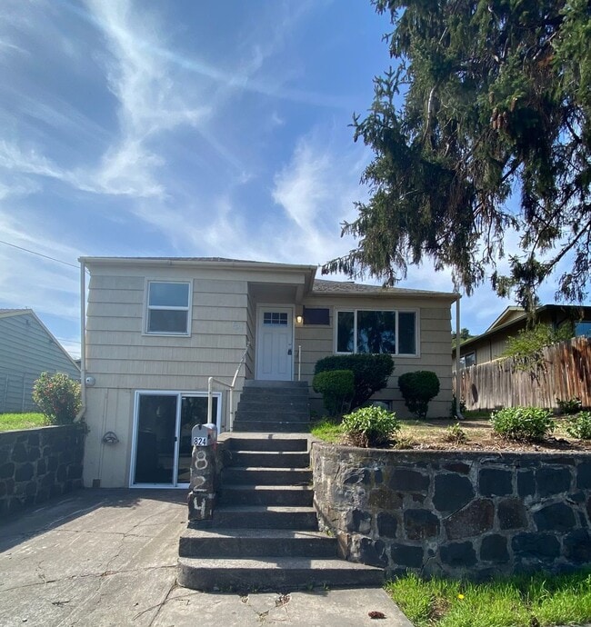 property at 824 E 14th St