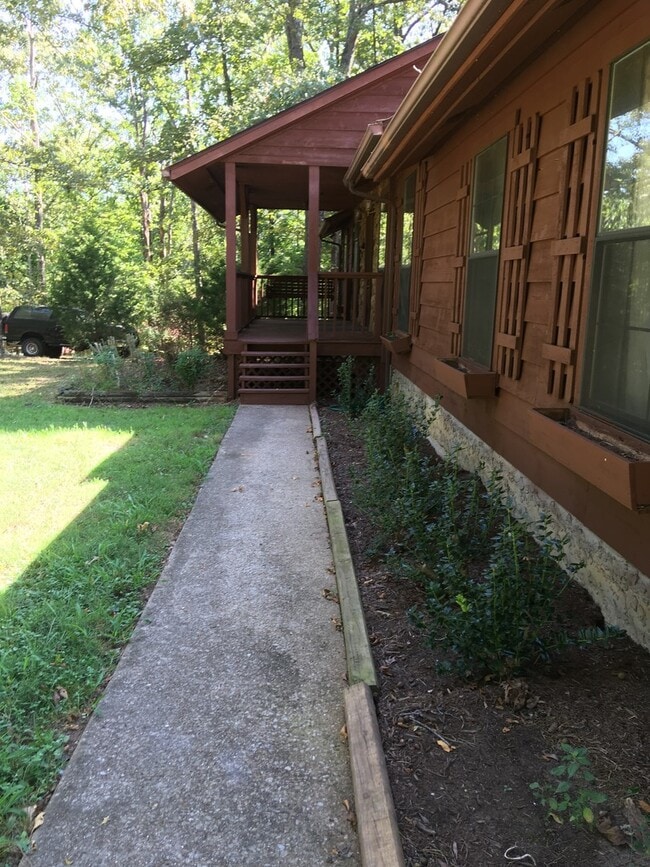 327 Sandy Kaye Rd in Big Rock, TN - Building Photo - Building Photo