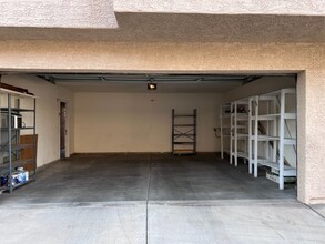 1851 Hillpointe Rd in Henderson, NV - Building Photo - Building Photo