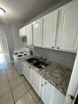 2540-2542 Moncrief Rd in Jacksonville, FL - Building Photo