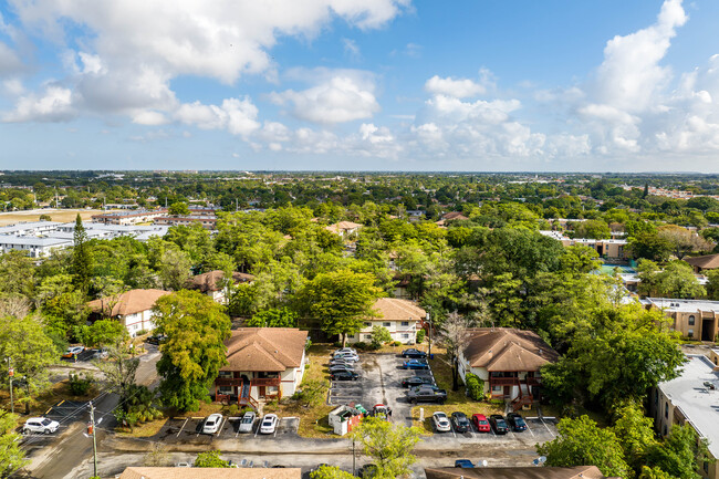 Hidden Forest Condominium in Lauderhill, FL - Foto de edificio - Building Photo