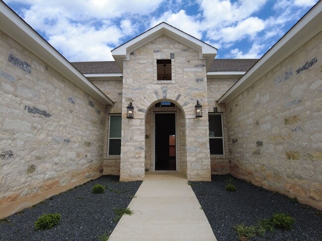 112 Madrona in Fredericksburg, TX - Building Photo - Building Photo