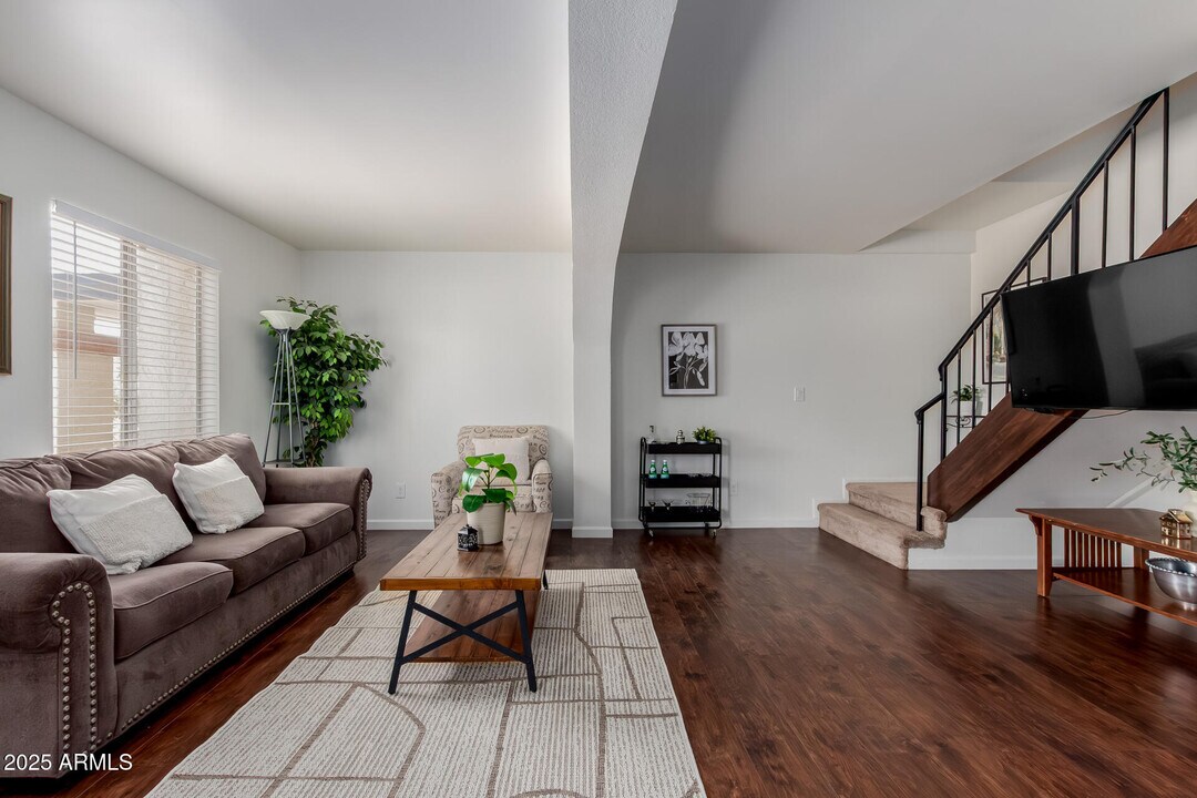 811 E Eugie Ave in Phoenix, AZ - Building Photo