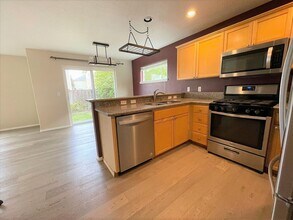 16873 NW Oak Creek Dr in Beaverton, OR - Building Photo - Building Photo