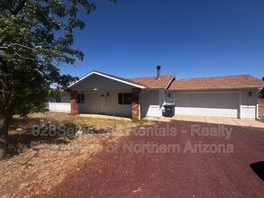 7815 Prairie Dog Ln in Flagstaff, AZ - Building Photo - Building Photo