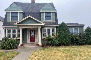 2 Hasbrouck Ave in Hasbrouck Heights, NJ - Building Photo