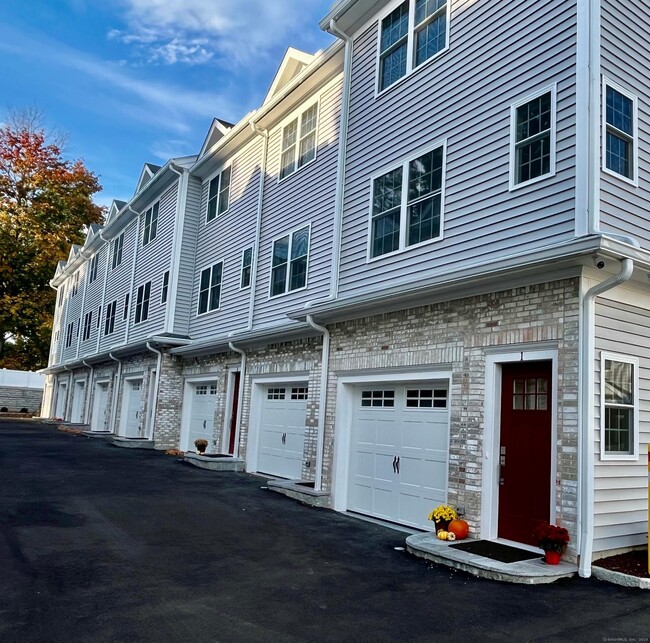 4 Beacon Square in Fairfield, CT - Building Photo - Building Photo