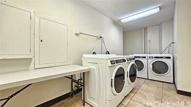 747 Amana St in Honolulu, HI - Building Photo - Building Photo