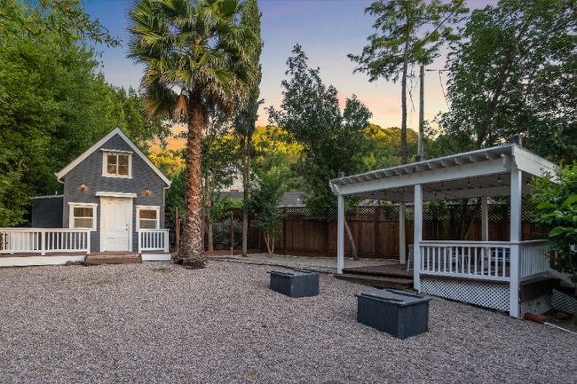 300 Bear Oaks Ln in Martinez, CA - Building Photo - Building Photo