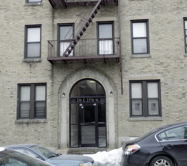 250 E 237th in Bronx, NY - Building Photo - Building Photo