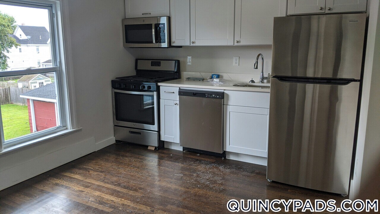 203 Atlantic St in Quincy, MA - Building Photo
