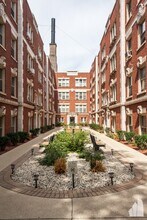 542 W Surf St, Unit #  0S1 in Chicago, IL - Foto de edificio - Building Photo