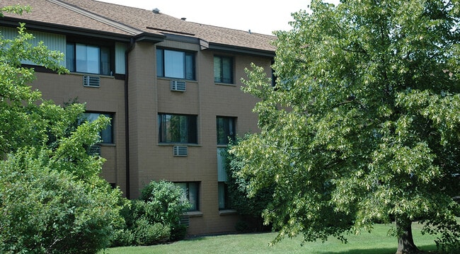 Green Court Apartments in Brown Deer, WI - Building Photo - Building Photo