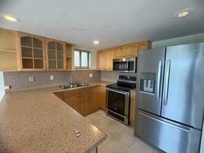 5625 W 26th Ct, Unit 201 in Hialeah, FL - Building Photo - Building Photo