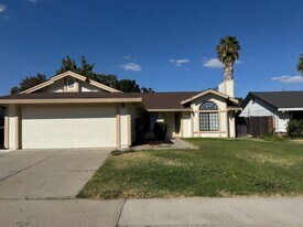 8160 Clarion Cir in Antelope, CA - Building Photo