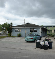 2500-2502 Franklin Park Dr in Fort Lauderdale, FL - Building Photo