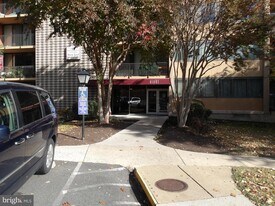 8 S Van Dorn St in Alexandria, VA - Building Photo