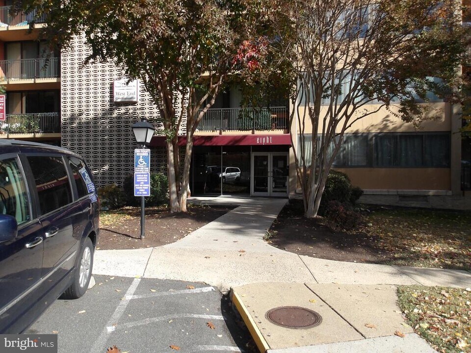 8 S Van Dorn St in Alexandria, VA - Building Photo