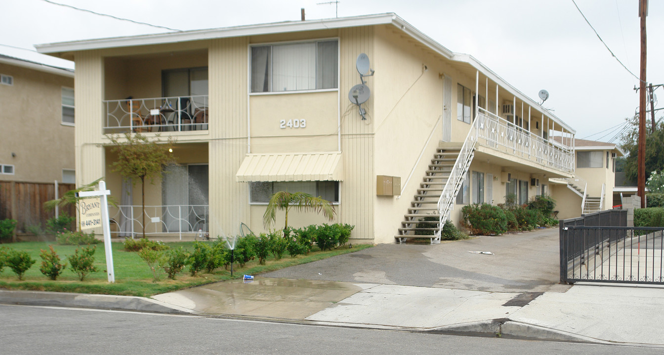 2403 Seneca St in Pasadena, CA - Foto de edificio