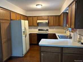 221 Torrent Ct in Rochester Hills, MI - Building Photo - Building Photo