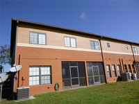 1021 Tullamore Dr in Wesley Chapel, FL - Foto de edificio - Building Photo