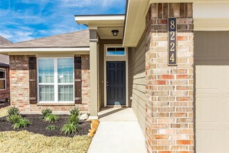 8224 Tourmaline Wy in Texas City, TX - Building Photo - Building Photo