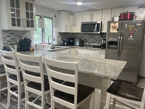 94 Oakwood Ave, Unit 1 in Revere, MA - Building Photo - Building Photo