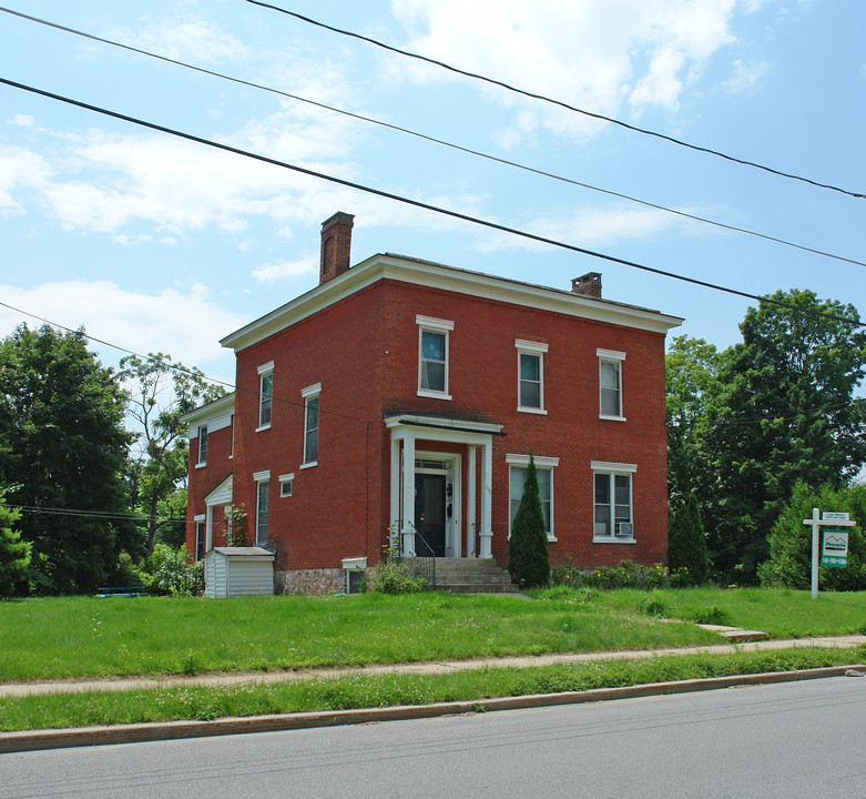 208 Grand Ave in Saratoga Springs, NY - Foto de edificio