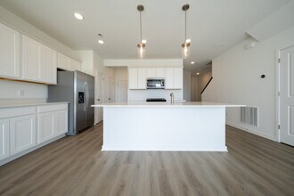 10429 Ithaca Ln N in Maple Grove, MN - Building Photo - Building Photo