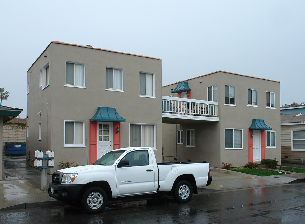 622-626 Clubhouse Ave in Newport Beach, CA - Building Photo