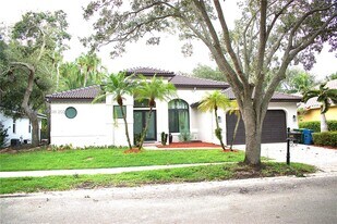 1489 Lantana Ct in Weston, FL - Building Photo