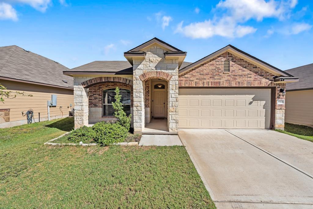 1940 Thorndyke Ln in Bryan, TX - Foto de edificio